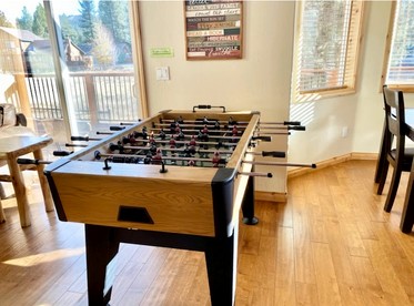 Spectacular Cabin with Foosball and Pool Table in California - Big Bear Lake, California - glamping.directory