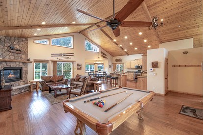 Spectacular Cabin with Foosball and Pool Table in California - Big Bear Lake, California - glamping.directory