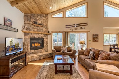 Spectacular Cabin with Foosball and Pool Table in California - Big Bear Lake, California - glamping.directory