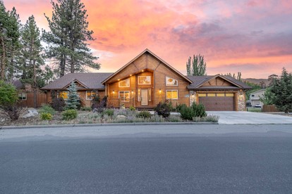 Spectacular Cabin with Foosball and Pool Table in California - glamping.directory