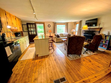 Adorable White Mountain Cottage Rental for a Vacation in New Hampshire - Franconia, New Hampshire - glamping.directory