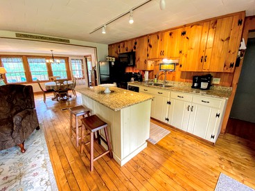 Adorable White Mountain Cottage Rental for a Vacation in New Hampshire - Franconia, New Hampshire - glamping.directory