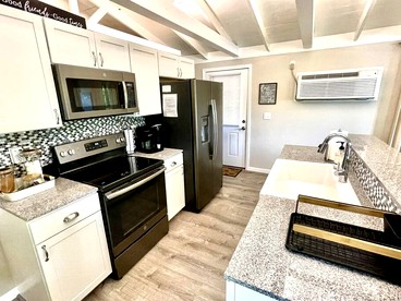Outstanding Lakefront Cottage with Fire Pit in Cadiz, Kentucky - Cadiz, Kentucky - glamping.directory