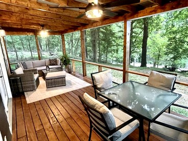 Outstanding Lakefront Cottage with Fire Pit in Cadiz, Kentucky - Cadiz, Kentucky - glamping.directory