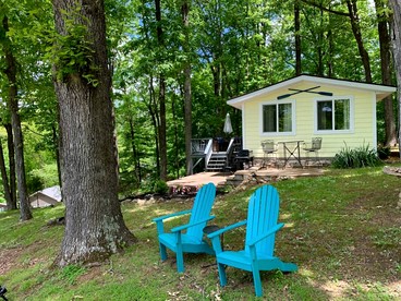Outstanding Lakefront Cottage with Fire Pit in Cadiz, Kentucky - Cadiz, Kentucky - glamping.directory