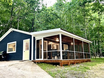 Outstanding Lakefront Cottage with Fire Pit in Cadiz, Kentucky - glamping.directory