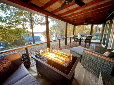 Outstanding Lakefront Cottage with Fire Pit in Cadiz, Kentucky - Cadiz, Kentucky - glamping.directory