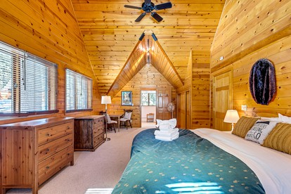 Luxurious Bear Valley Cabin in the Pines with Hot Tub, Perfect for a Family Friendly Vacation - Arnold, California - glamping.directory