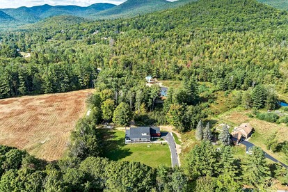 Luxury Spacious Farmhouse with Saco River Access Near Attitash Mountain, Bartlett NH - Bartlett, New Hampshire - glamping.directory