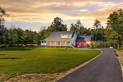 Luxury Spacious Farmhouse with Saco River Access Near Attitash Mountain, Bartlett NH - Bartlett, New Hampshire - glamping.directory