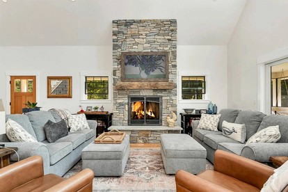 Luxury Spacious Farmhouse with Saco River Access Near Attitash Mountain, Bartlett NH - Bartlett, New Hampshire - glamping.directory