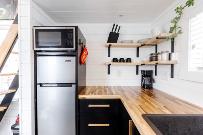 Discover Red Mountain Beauty: Spacious Tiny House in Apple Valley, Utah - Apple Valley, Utah - glamping.directory
