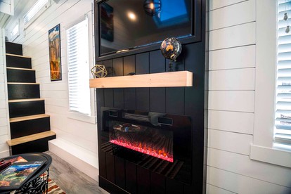 Discover Red Mountain Beauty: Spacious Tiny House in Apple Valley, Utah - Apple Valley, Utah - glamping.directory