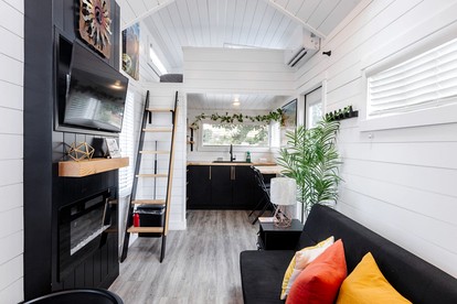 Discover Red Mountain Beauty: Spacious Tiny House in Apple Valley, Utah - Apple Valley, Utah - glamping.directory