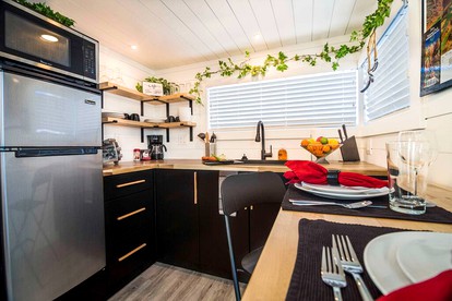 Discover Red Mountain Beauty: Spacious Tiny House in Apple Valley, Utah - Apple Valley, Utah - glamping.directory