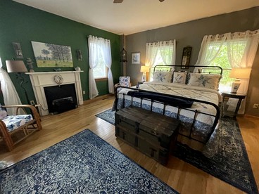 Restored Farmhouse with Hot-Tub in Penn Yan, New York - Penn Yan, New York - glamping.directory
