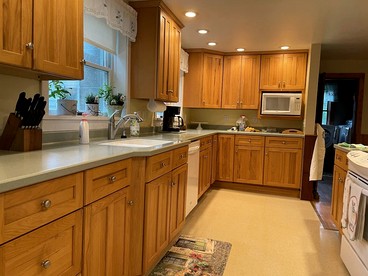 Restored Farmhouse with Hot-Tub in Penn Yan, New York - Penn Yan, New York - glamping.directory