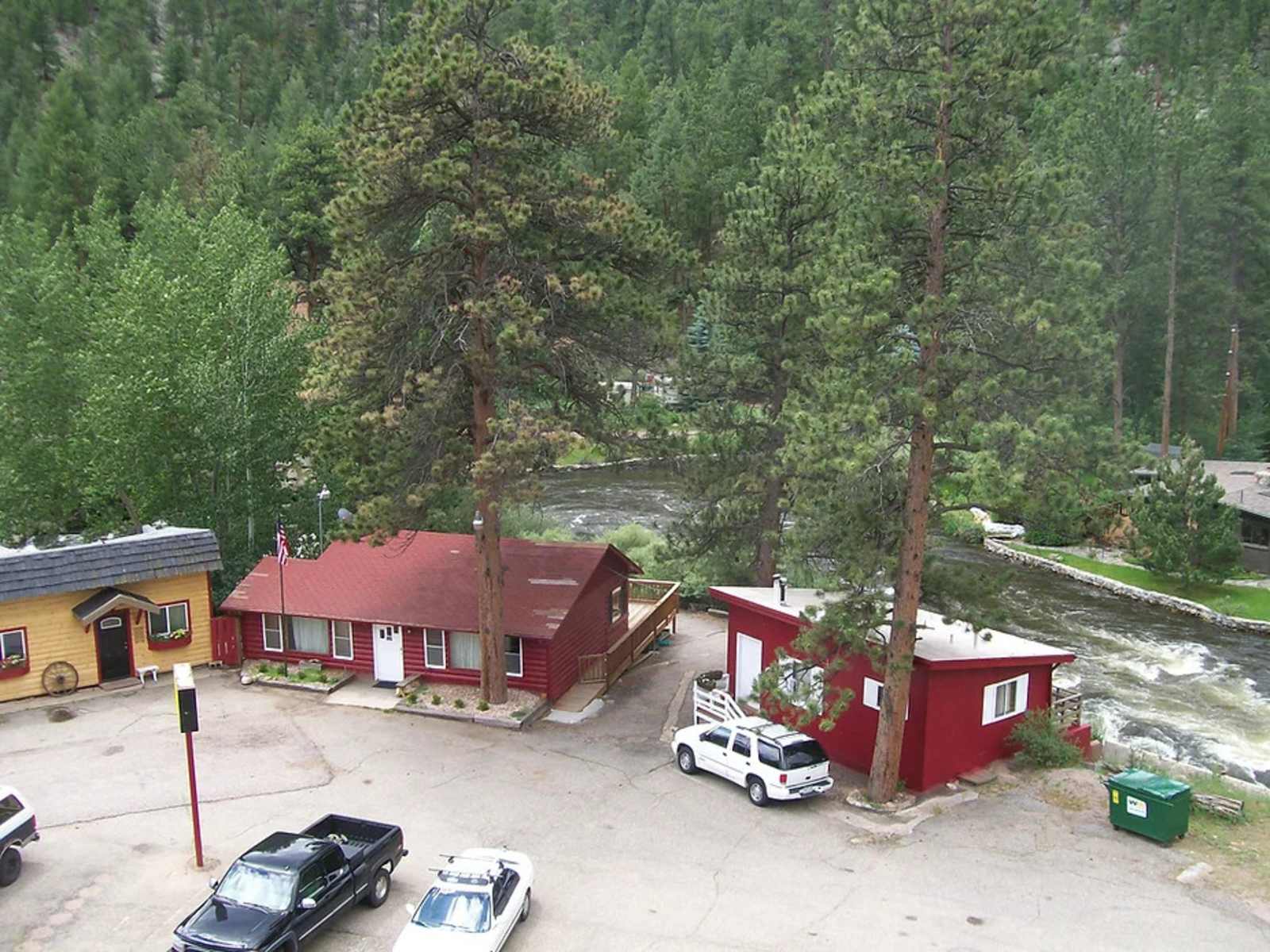 Cone's Riverside Canyon Cabins - glamping.directory