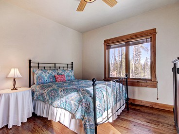 Deluxe Cabin Rental with Cozy Fireplaces near Copper Mountain, Colorado - Breckenridge, Colorado - glamping.directory