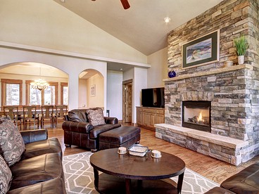 Deluxe Cabin Rental with Cozy Fireplaces near Copper Mountain, Colorado - Breckenridge, Colorado - glamping.directory