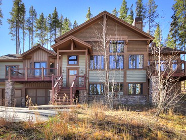 Deluxe Cabin Rental with Cozy Fireplaces near Copper Mountain, Colorado - glamping.directory