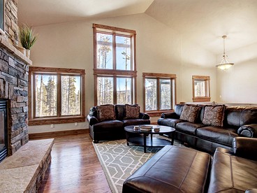 Deluxe Cabin Rental with Cozy Fireplaces near Copper Mountain, Colorado - Breckenridge, Colorado - glamping.directory