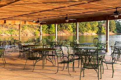 Group Cottage with Jacuzzi and Pool Incredible for Lake Water Sports in Mount Ida, Arkansas - Mount Ida, Arkansas - glamping.directory