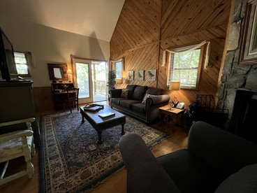 Group Cottage with Jacuzzi and Pool Incredible for Lake Water Sports in Mount Ida, Arkansas - Mount Ida, Arkansas - glamping.directory