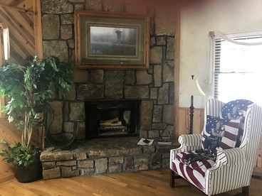 Group Cottage with Jacuzzi and Pool Incredible for Lake Water Sports in Mount Ida, Arkansas - Mount Ida, Arkansas - glamping.directory