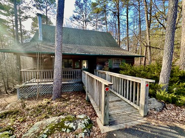 Group Cottage with Jacuzzi and Pool Incredible for Lake Water Sports in Mount Ida, Arkansas - Mount Ida, Arkansas - glamping.directory
