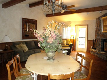 Group Cottage with Jacuzzi and Pool Incredible for Lake Water Sports in Mount Ida, Arkansas - Mount Ida, Arkansas - glamping.directory