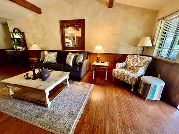 Group Cottage with Jacuzzi and Pool Incredible for Lake Water Sports in Mount Ida, Arkansas - Mount Ida, Arkansas - glamping.directory