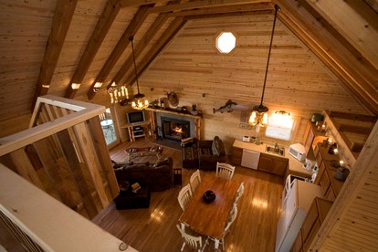 Spacious Family Cabin Getaway in the Heart of the Ozark Mountains, Arkansas - Eureka Springs, Arkansas - glamping.directory