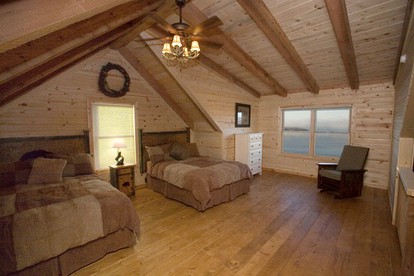 Spacious Family Cabin Getaway in the Heart of the Ozark Mountains, Arkansas - Eureka Springs, Arkansas - glamping.directory