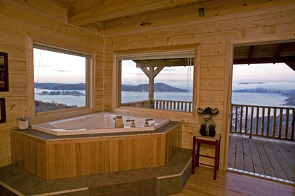 Spacious Family Cabin Getaway in the Heart of the Ozark Mountains, Arkansas - Eureka Springs, Arkansas - glamping.directory