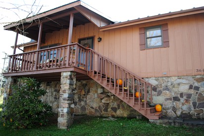 Historic Cabin in the Appalachian Mountains of Tazewell, Virginia - glamping.directory