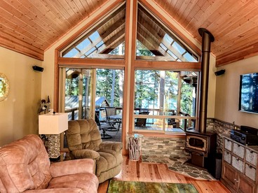 Lakeside Modern Cabin with Spectacular Equipped Outdoor, Jacuzzi and Outdoor Shower in Washington - Lummi Island, Washington - glamping.directory