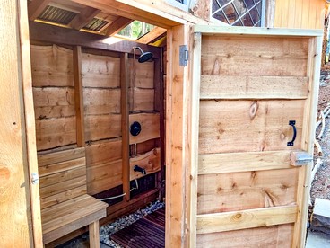 Lakeside Modern Cabin with Spectacular Equipped Outdoor, Jacuzzi and Outdoor Shower in Washington - Lummi Island, Washington - glamping.directory
