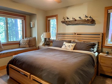 Lakeside Modern Cabin with Spectacular Equipped Outdoor, Jacuzzi and Outdoor Shower in Washington - Lummi Island, Washington - glamping.directory