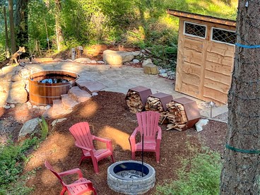 Lakeside Modern Cabin with Spectacular Equipped Outdoor, Jacuzzi and Outdoor Shower in Washington - Lummi Island, Washington - glamping.directory
