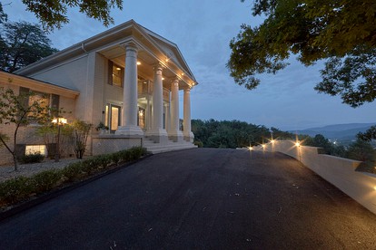 Luxury Pigeon Forge Rental for Large Family Getaways in Tennessee - Pigeon Forge, Tennessee - glamping.directory