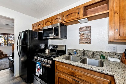 Alpine Adventure Awaits: Classic Cabin Near Snow Summit in Big Bear Lake - Big Bear Lake, California - glamping.directory