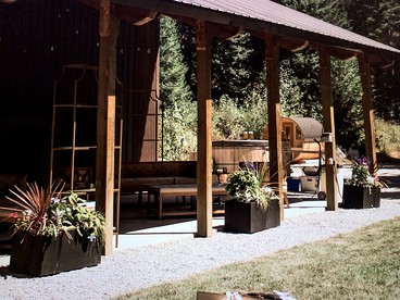 Secluded Glamping Escape Surrounded by Forest and Valley Views in Sandpoint, Idaho - Sandpoint, Idaho - glamping.directory