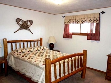 Quiet Lakeside Cabin Rental for Families just Outside of Minocqua, Wisconsin - Woodruff, Wisconsin - glamping.directory