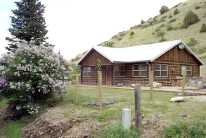 Secluded Cabin in the Beautiful Mountains of Paradise Valley, Montana - Pray, Montana - glamping.directory