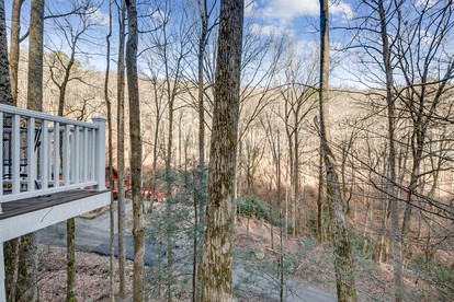 Stunning Cottage with Tennis Court and Hot-tub in Sevierville, Tennessee - Sevierville, Tennessee - glamping.directory