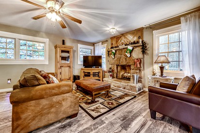 Stunning Cottage with Tennis Court and Hot-tub in Sevierville, Tennessee - Sevierville, Tennessee - glamping.directory