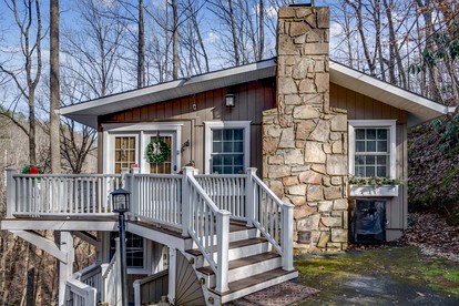 Stunning Cottage with Tennis Court and Hot-tub in Sevierville, Tennessee - glamping.directory