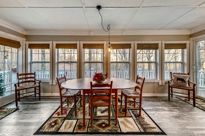 Stunning Cottage with Tennis Court and Hot-tub in Sevierville, Tennessee - Sevierville, Tennessee - glamping.directory