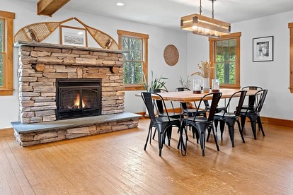 Beautiful Rustic Cabin Perfect for Group Vacations in Pittsfield, Vermont - Pittsfield, Vermont - glamping.directory